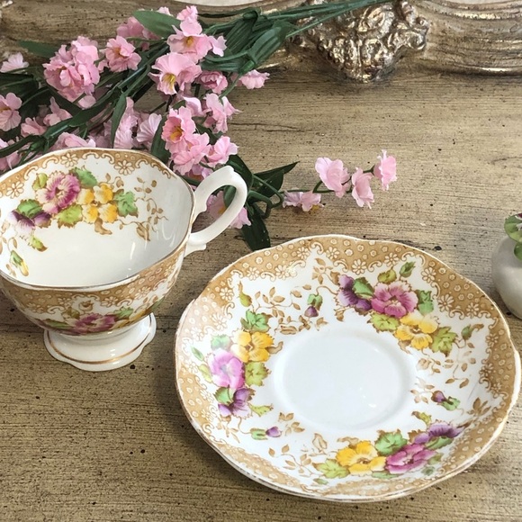 Vintage Royal Albert Crown China “Lovelace” Teacup & Saucer 1930c - Picture 5 of 8